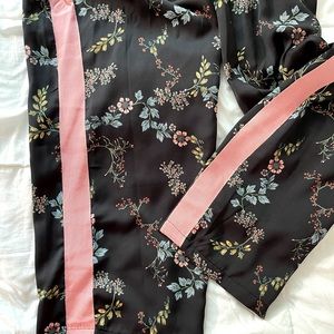 WHO WHAT WEAR Floral Straight leg Jogger (Navy)